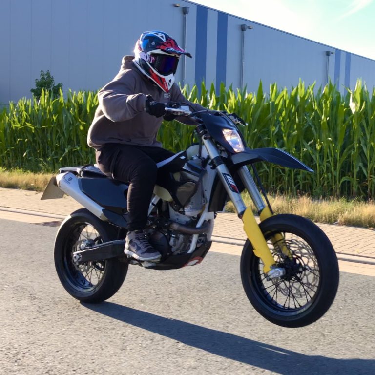 Motorradfahrstunde der Fahrschule Guido in Moers